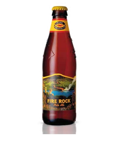 Kona Brewing Company nasce dal sogno di padre e figlio Cameron
Healy e Spoon Khalsa di creare una birra fresca, prodotta proprio
nelle isole Hawaii con la passione e lo spirito dell’isola di Big
Island. Ancora oggi la produzione avviene nello storico birrificio di
Kailua-Kona, Big Island.
Kona è cresciuta sino a diventare il 13mo birrificio artigianale negli
Stati Uniti grazie alla qualità, al portafoglio ed ai premi vinti.
Fire Rock Pale Ale è una “Hawaiian-style” pale ale frizzante e
rinfrescante; la distingue un colore rame, risultato di una miscela
unica di malti tostati. KONA
