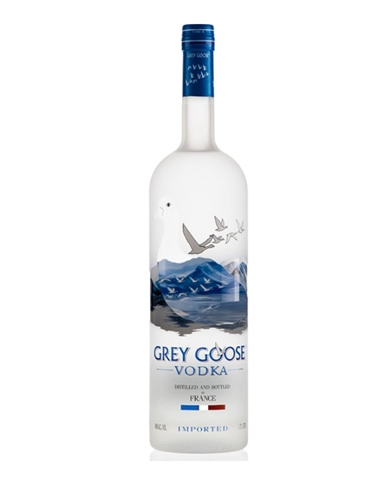 la grey goose è una vodka di categoria superpremium ideata dal mastro cantiniere françois thibault. è una vodka dallaspetto bianco cristallino, senza sedimenti. il profumo è netto, con sentori floreali ed esperidati, al palato risulta un gusto rotondo, morbido, con note di mandorla. da servire preferibilmente ad una temperatura compresa fra i 0 e 5°c, si può servire puro o come ingrediente per cocktail, tra i quali il vodkatini è quello consigliato dal creatore.  GREY GOOSE