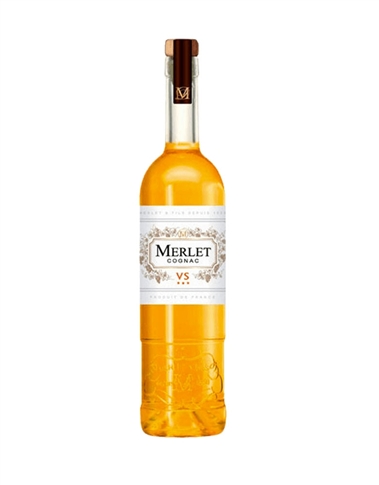 I cognac della famiglia Merlet fondono le proprie radici nel 1850 , nel paesino di Saint Sauvant, nella Cru  ' Fins Bois ' , l'area con la maggiore produzione del Cognac.
Questa Cru è tra le più variabili delle sei AOC del Cognac in base alla zona , dove la distilleria Merlet e i suoi vigneti sorgono a ridosso delle ' Borderies ' e ' Petite Champagne ' , dove il clima risente in parte degli influssi oceanici , ma grazie al suo terreno gessoso in prfondità , i cognac prodotti in questa zona se portati a maturità sono molto intensi e profumati , con eleganza di aroma ed un ottima complessità.
L'intero processo di produzione viene seguito direttamente da Gilles Merlet , dalla vigna al bicchiere nel rispetto delle antiche tradizioni tramandate di generazione in generazione.
L'alchimia degli alambicchi in rame , il lento invecchiamento nelle botti di rovere creano Cognac armoniosi ed unici, dove il calore e gli aromi derivano esclusivamente dalle uve , dall'invecchiamento e dal lavoro della famiglia Merlet, senza l'aggiunta di aromi o altri elementi.   MERLET COGNAC